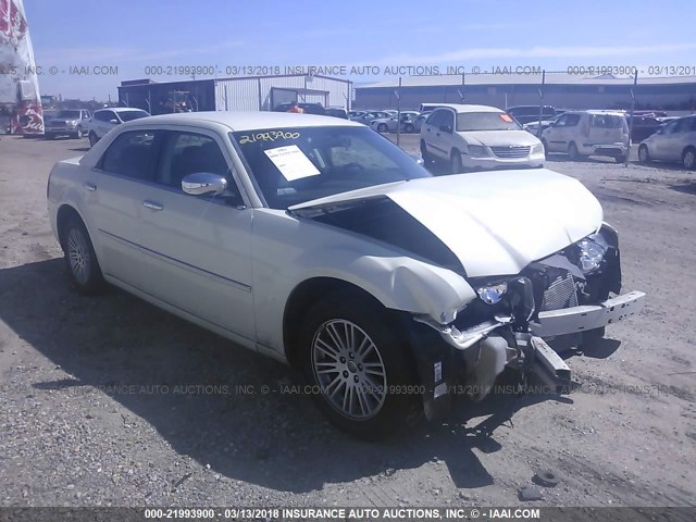 2C3CA5CV5AH307177 - 2010 CHRYSLER 300 TOURING WHITE photo 1