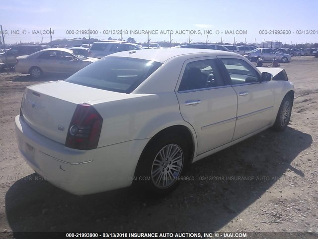 2C3CA5CV5AH307177 - 2010 CHRYSLER 300 TOURING WHITE photo 4