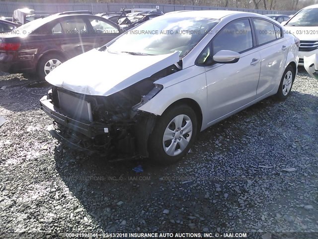 3KPFK4A71HE090706 - 2017 KIA FORTE LX SILVER photo 2