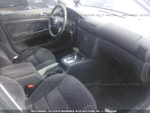 WVWVD63B84E021536 - 2004 VOLKSWAGEN PASSAT GLS GRAY photo 5