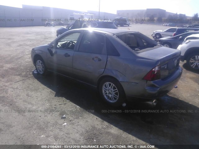 1FAHP34NX7W261767 - 2007 FORD FOCUS ZX4/S/SE/SES 灰色 照片 3