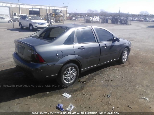 1FAHP34NX7W261767 - 2007 FORD FOCUS ZX4/S/SE/SES 灰色 照片 4