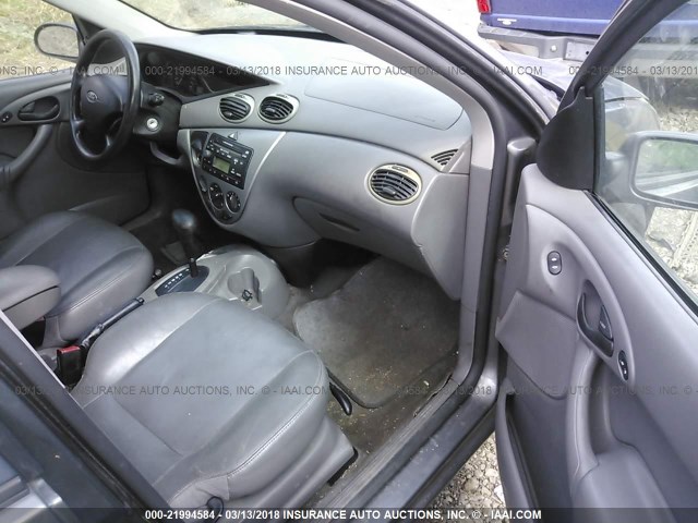 1FAFP38Z84W154829 - 2004 FORD FOCUS ZTS GRAY photo 5