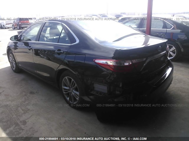 4T1BF1FK0GU223479 - 2016 TOYOTA CAMRY LE/XLE/SE/XSE BLACK photo 3