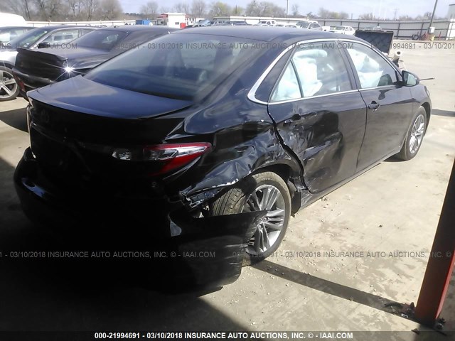 4T1BF1FK0GU223479 - 2016 TOYOTA CAMRY LE/XLE/SE/XSE BLACK photo 4