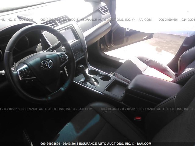 4T1BF1FK0GU223479 - 2016 TOYOTA CAMRY LE/XLE/SE/XSE BLACK photo 5