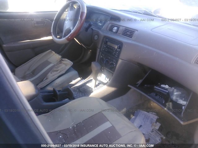 JT2BG22K810555951 - 2001 TOYOTA CAMRY CE/LE/XLE 金色 照片 5