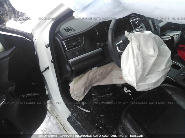4T1BF1FK0GU522339 - 2016 TOYOTA CAMRY LE/XLE/SE/XSE WHITE photo 5