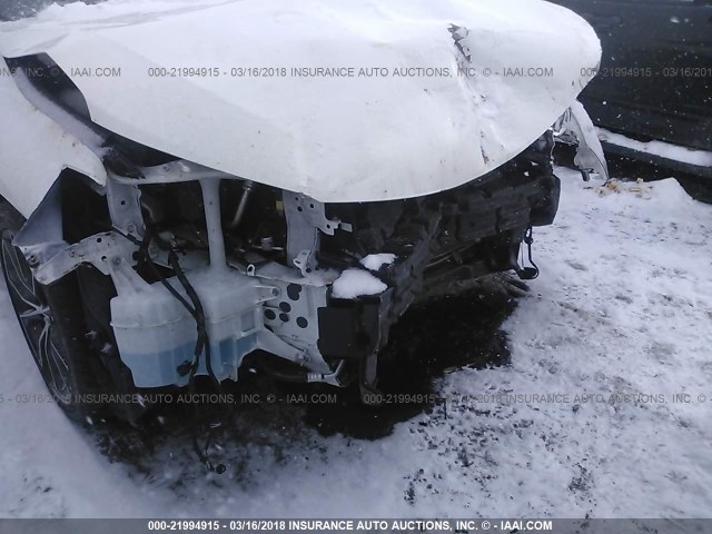 4T1BF1FK0GU522339 - 2016 TOYOTA CAMRY LE/XLE/SE/XSE WHITE photo 6