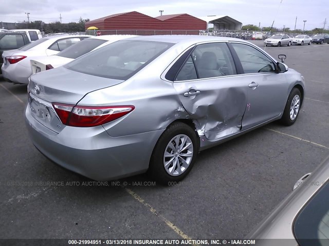 4T1BF1FK4FU884799 - 2015 TOYOTA CAMRY LE/XLE/SE/XSE SILVER photo 4