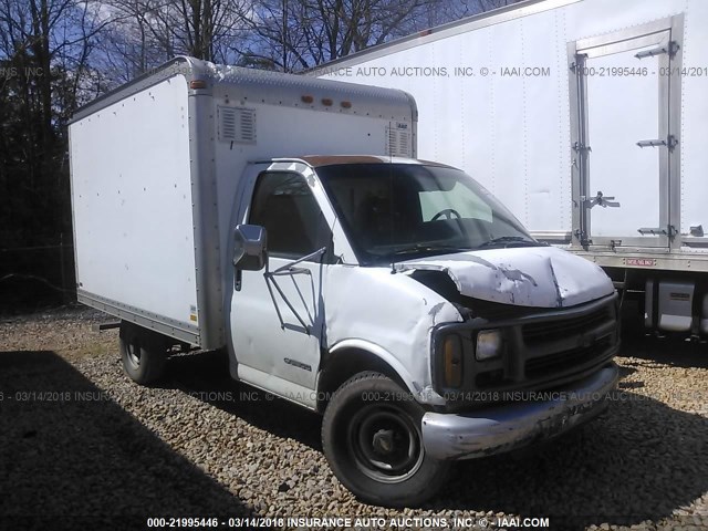 1GBHG31R921202219 - 2002 CHEVROLET EXPRESS G3500  WHITE photo 1