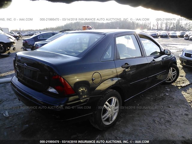 1FAFP34P82W342669 - 2002 FORD FOCUS SE/SE COMFORT BLACK photo 4