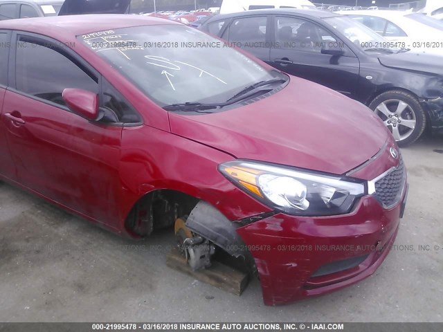 KNAFK4A68G5599366 - 2016 KIA FORTE LX RED photo 6