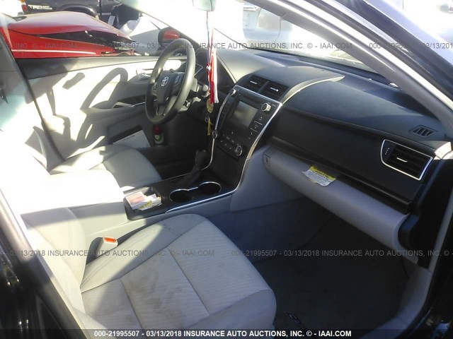 4T4BF1FK2FR483242 - 2015 TOYOTA CAMRY LE/XLE/SE/XSE 黑色 照片 5