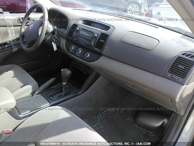 4T1BE32K15U415205 - 2005 TOYOTA CAMRY LE/XLE/SE თაფლისფერი ფოტო 5