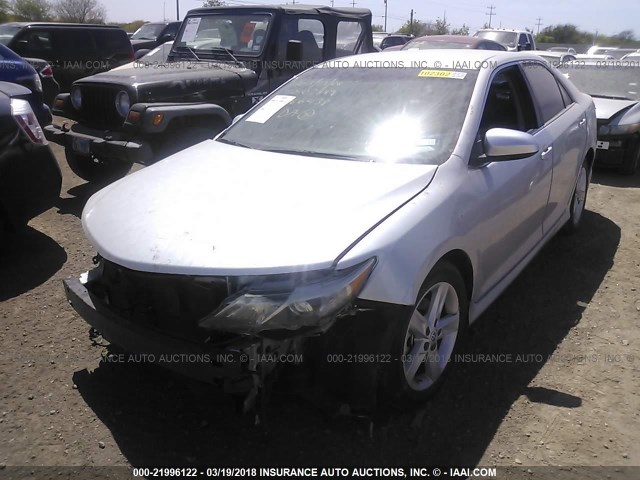 4T1BF1FK9EU766438 - 2014 TOYOTA CAMRY L/SE/LE/XLE 银色 照片 2