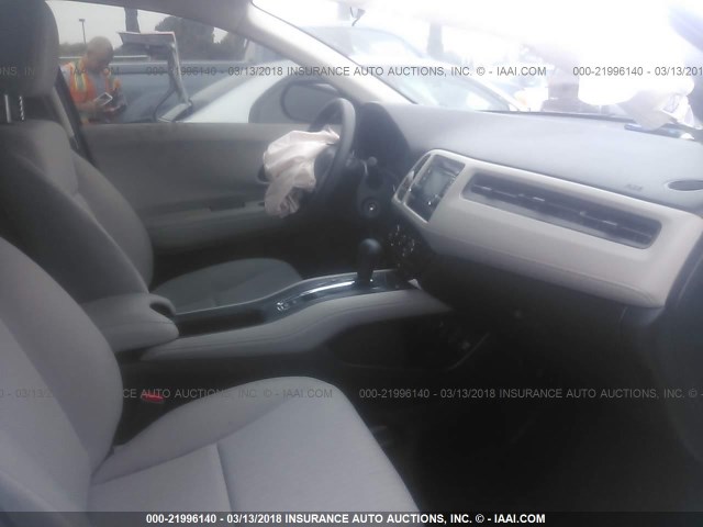 3CZRU5H37JM703238 - 2018 HONDA HR-V LX WHITE photo 5