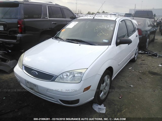 1FAFP34NX7W306178 - 2007 FORD FOCUS ZX4/S/SE/SES 白色 照片 2