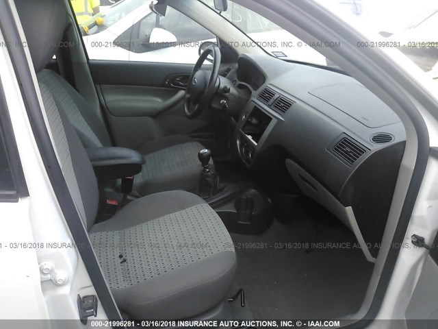 1FAFP34NX7W306178 - 2007 FORD FOCUS ZX4/S/SE/SES 白色 照片 5