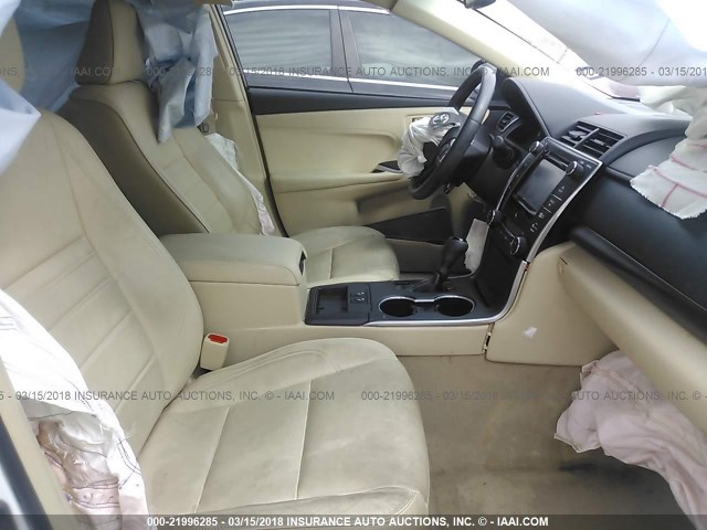 4T1BF1FK7FU946907 - 2015 TOYOTA CAMRY LE/XLE/SE/XSE Weiß Foto 5