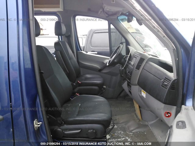 WD3PE8CD5D5812314 - 2013 MERCEDES-BENZ SPRINTER 2500 BLUE photo 5