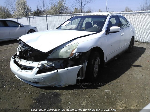 1HGCM56405A189969 - 2005 HONDA ACCORD LX WHITE photo 2