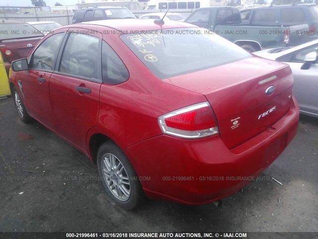 1FAHP35N48W170056 - 2008 FORD FOCUS SE/SEL/SES RED photo 3