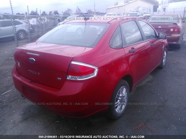 1FAHP35N48W170056 - 2008 FORD FOCUS SE/SEL/SES RED photo 4