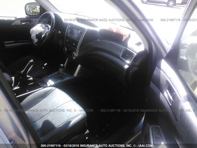 JF2SHAGC2DH412484 - 2013 SUBARU FORESTER TOURING 银色 照片 5