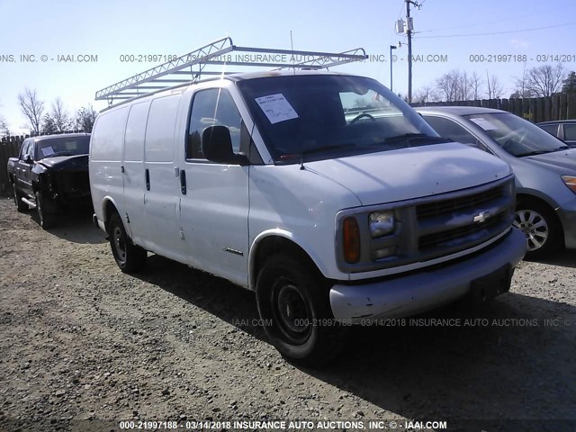 1GCHG35R721201995 - 2002 CHEVROLET EXPRESS G3500  WHITE photo 1