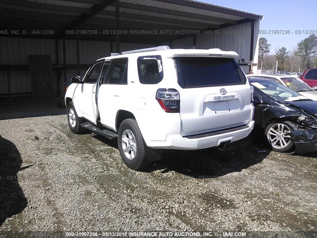 JTEBU5JR6G5384396 - 2016 TOYOTA 4RUNNER SR5 PREM/LTDL/TRAIL/TRD WHITE photo 3