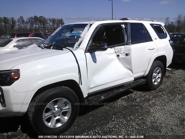 JTEBU5JR6G5384396 - 2016 TOYOTA 4RUNNER SR5 PREM/LTDL/TRAIL/TRD WHITE photo 6