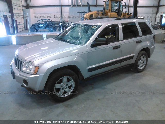 1J4GR48K55C579813 - 2005 JEEP GRAND CHEROKEE LAREDO/COLUMBIA/FREEDOM 银色 照片 2