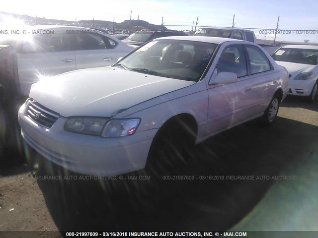 JT2BG22K710569162 - 2001 TOYOTA CAMRY CE/LE/XLE 白色 照片 2