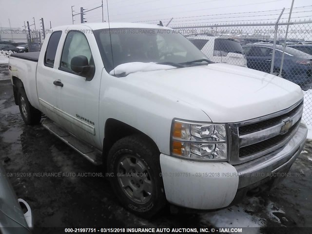 1GCSKSE34AZ293514 - 2010 CHEVROLET SILVERADO K1500 LT WHITE photo 1