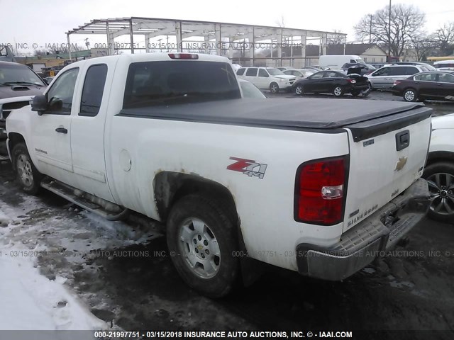 1GCSKSE34AZ293514 - 2010 CHEVROLET SILVERADO K1500 LT WHITE photo 3