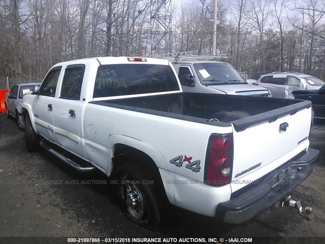 1GCGK13U05F877458 - 2005 CHEVROLET SILVERADO K1500 HEAVY DUTY WHITE photo 3