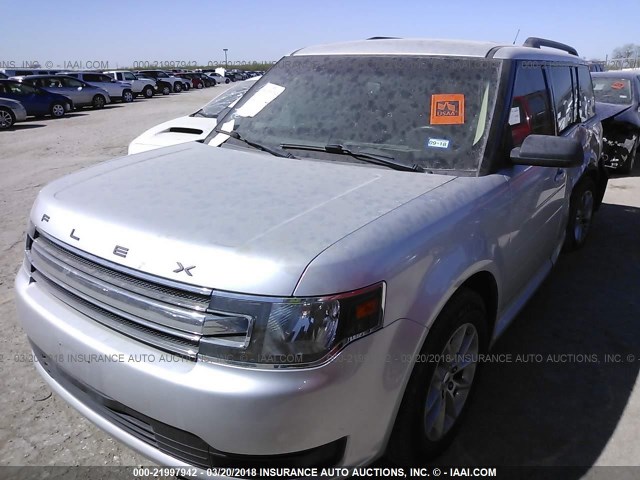 2FMGK5B86EBD26153 - 2014 FORD FLEX SE SILVER photo 2