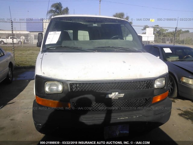 1GCGG29VX31224458 - 2003 CHEVROLET EXPRESS G2500  WHITE photo 6