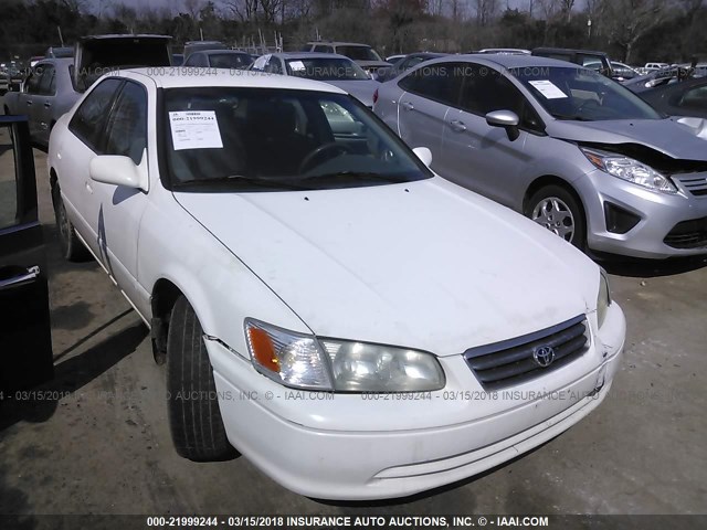 JT2BF22K510325058 - 2001 TOYOTA CAMRY CE/LE/XLE WHITE photo 1