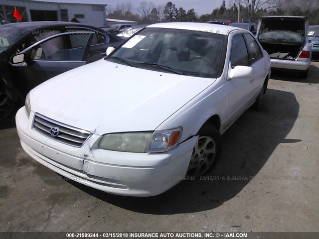 JT2BF22K510325058 - 2001 TOYOTA CAMRY CE/LE/XLE WHITE photo 2