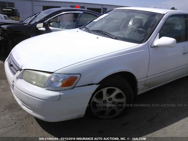 JT2BF22K510325058 - 2001 TOYOTA CAMRY CE/LE/XLE WHITE photo 6
