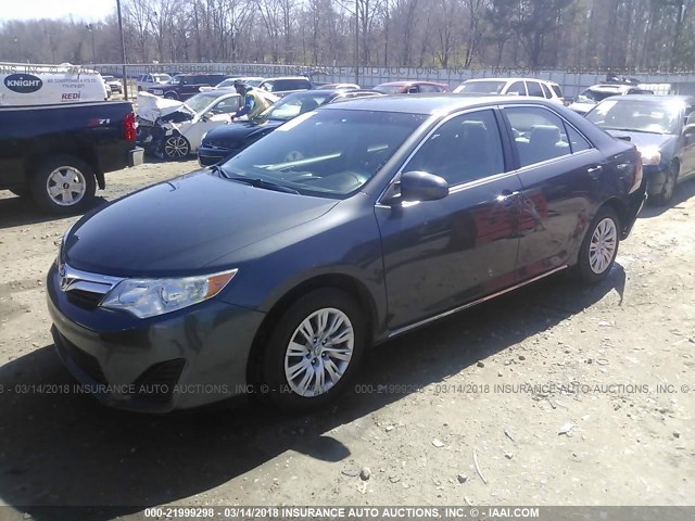 4T1BF1FK2CU003660 - 2012 TOYOTA CAMRY SE/LE/XLE GRAY photo 2