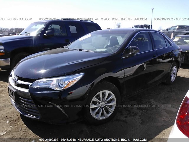 4T1BF1FK7HU671851 - 2017 TOYOTA CAMRY LE/XLE/SE/XSE BLACK photo 2