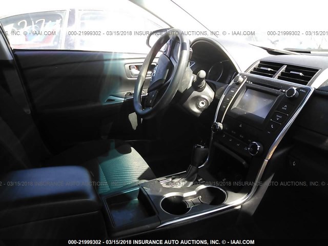 4T1BF1FK7HU671851 - 2017 TOYOTA CAMRY LE/XLE/SE/XSE BLACK photo 5