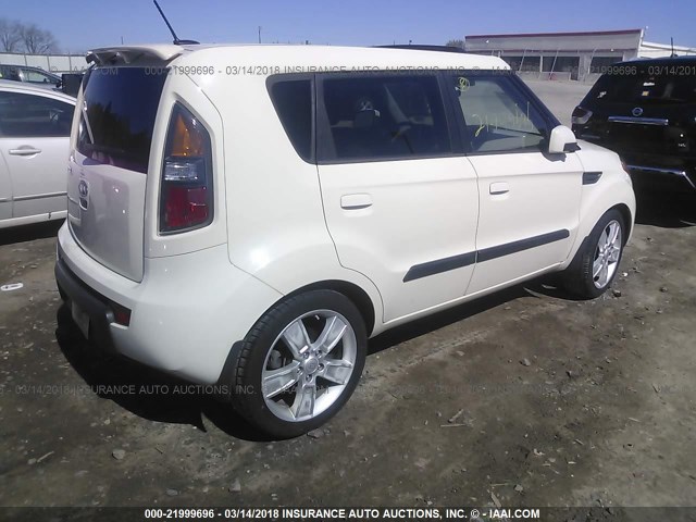 KNDJT2A24A7084906 - 2010 KIA SOUL +/!/SPORT WHITE photo 4