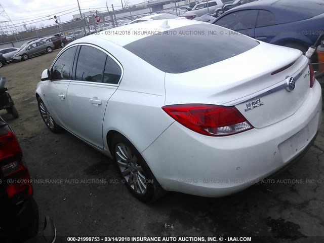 W04GS5EC2B1134993 - 2011 BUICK REGAL CXL WHITE photo 3