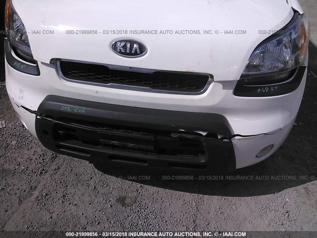 KNDJT2A26A7701464 - 2010 KIA SOUL +/!/SPORT WHITE photo 6