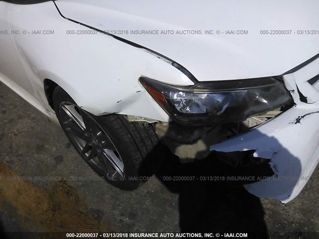 JTKJF5C71C3042715 - 2012 TOYOTA SCION TC 白色 照片 6