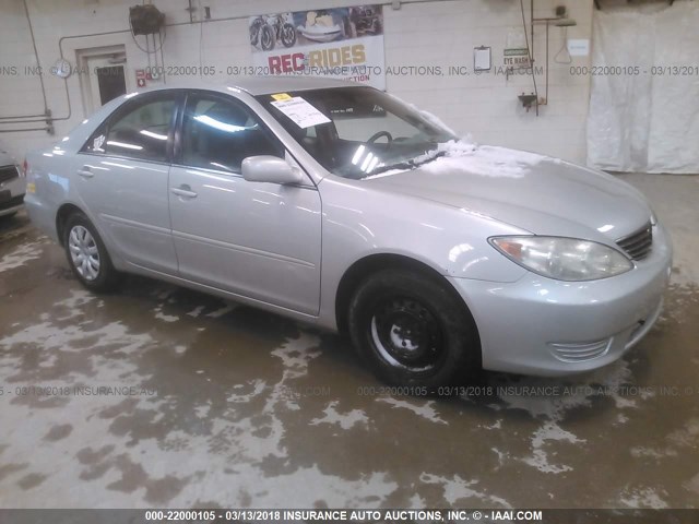 4T1BE32K95U419860 - 2005 TOYOTA CAMRY LE/XLE/SE SILVER photo 1